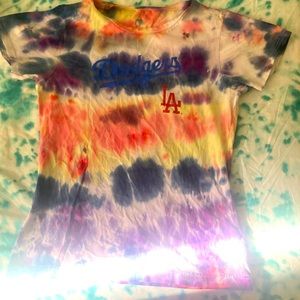 Im selling this shit bc it’s not really my color the size is extra small tiedyed